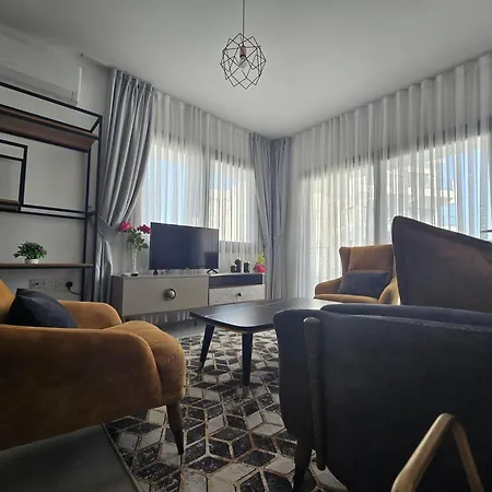Διαμέρισμα 1-bedroom Pool View Amelius In Caesar Δερύνεια